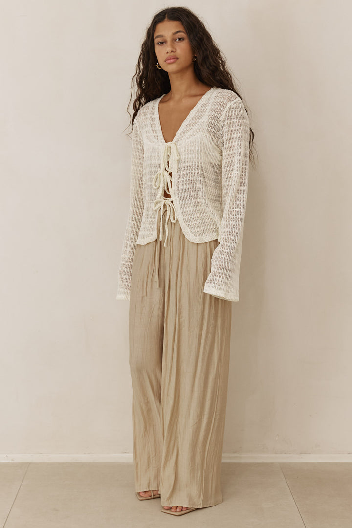 עליונית מחוררת גאיה בשילוב קשירות | שמנת