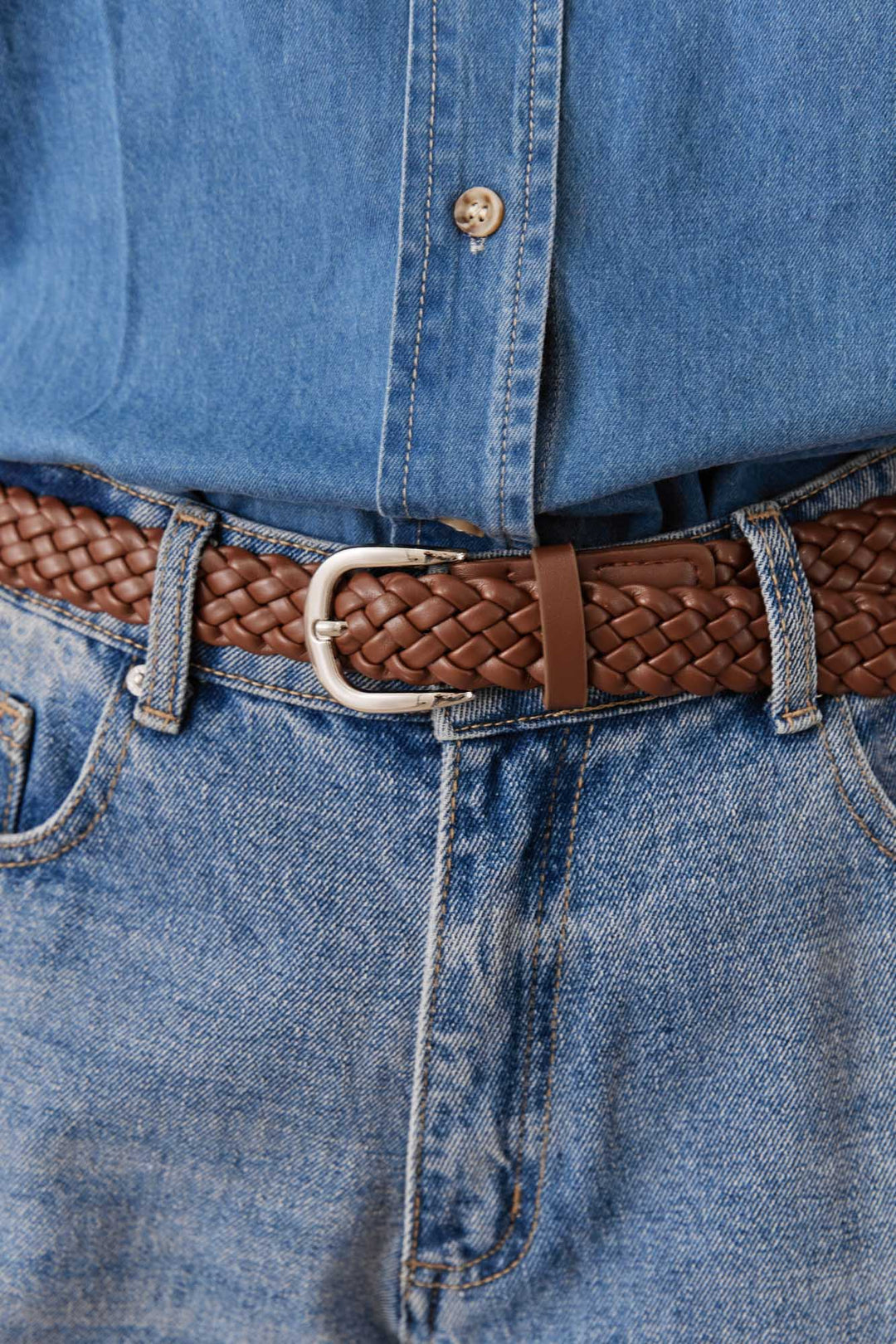 חגורה קלועה ארי בשילוב אבזם כסוף | חום