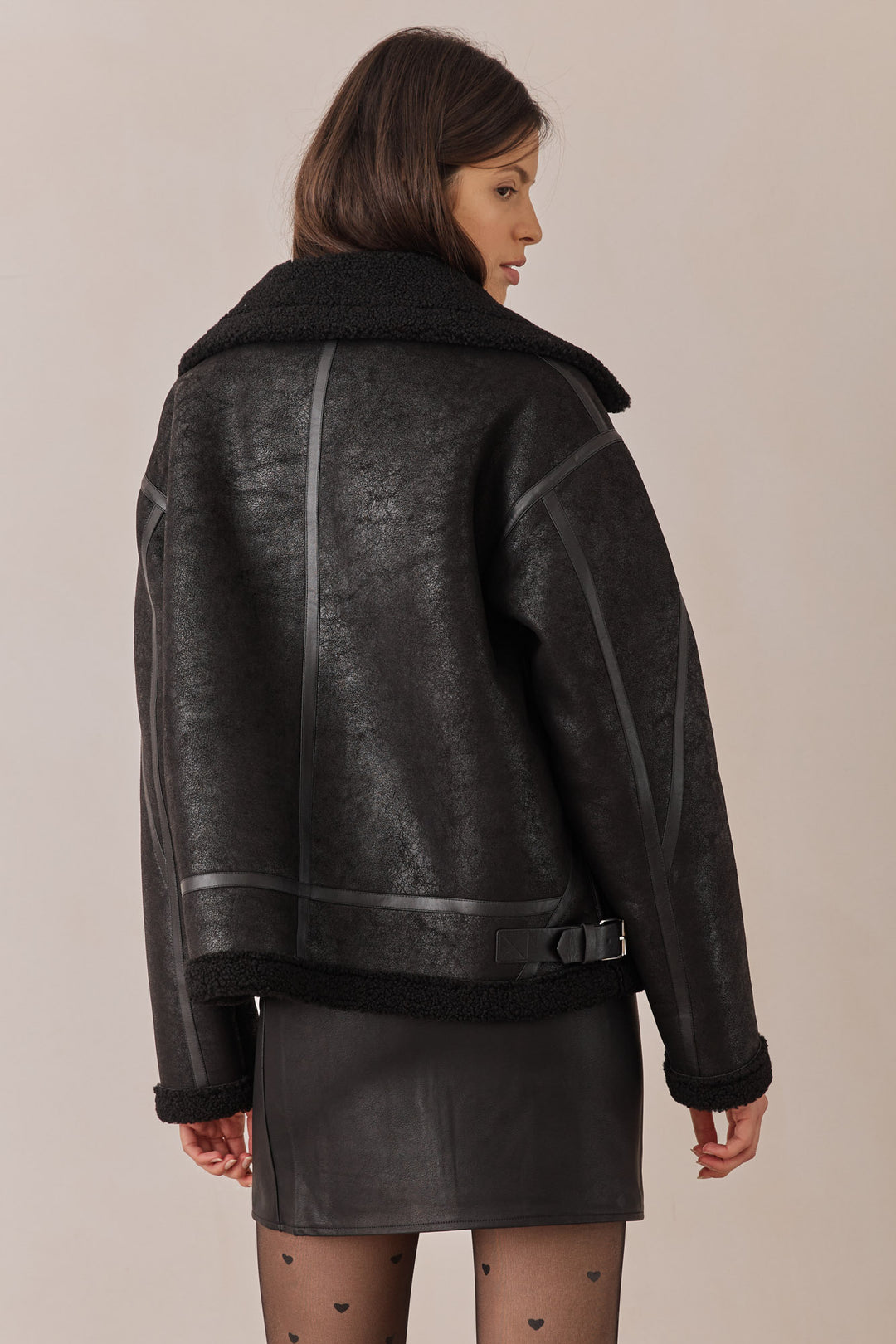 מעיל דמוי עור בל גזרת אוברסייז בשילוב פרווה | שחור