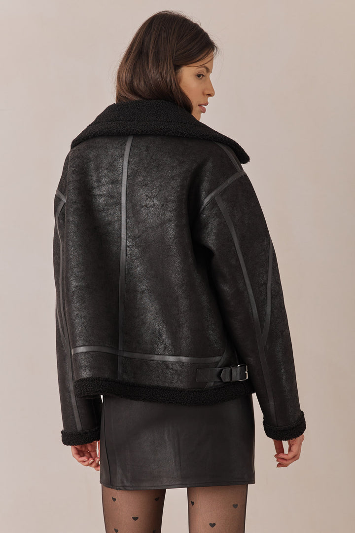 מעיל דמוי עור בל גזרת אוברסייז בשילוב פרווה | שחור