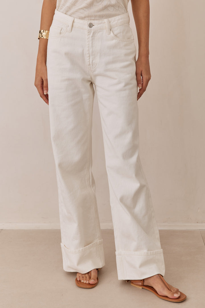 מכנסי ג'ינס אוליביה סיומת קיפול  | קרם