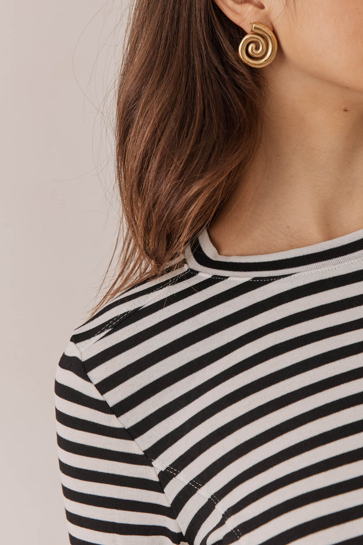 חולצת נטשה סטרייפס שרוולי כפפה | שחור/לבן