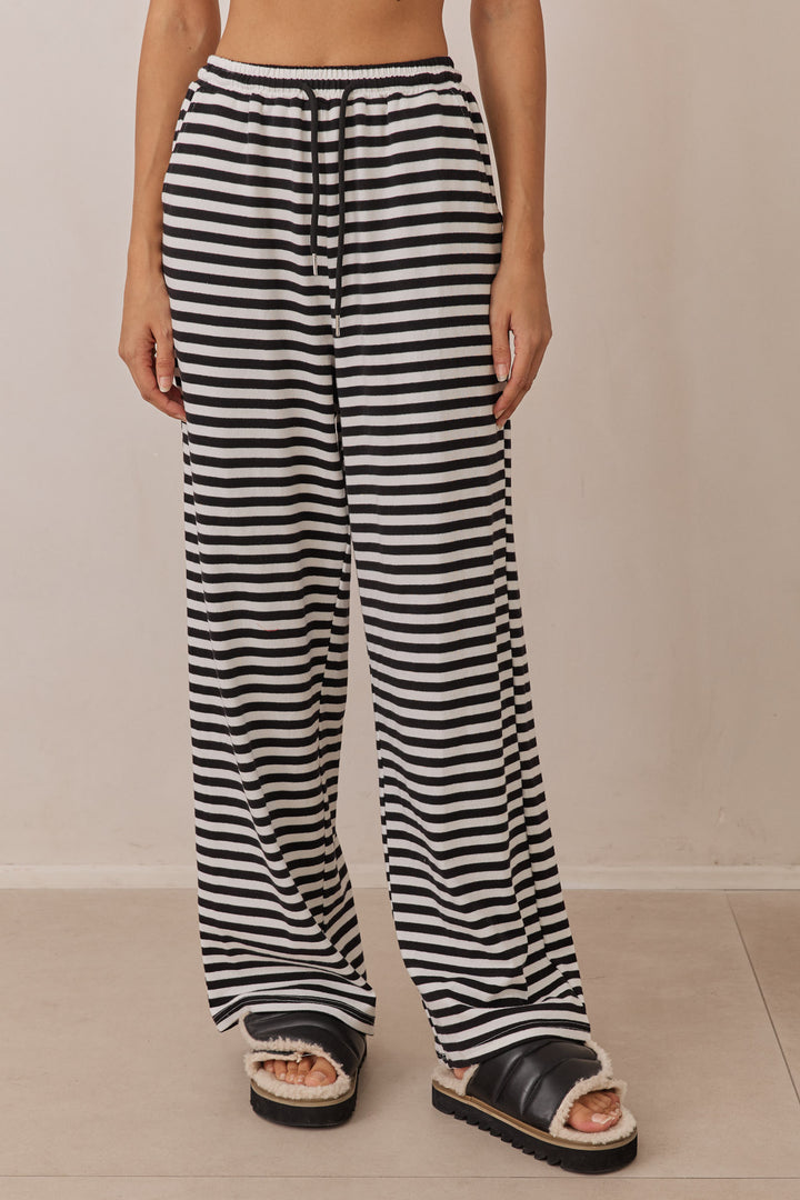 מכנסי לידיה סטרייפס גזרה ישרה | שחור/לבן