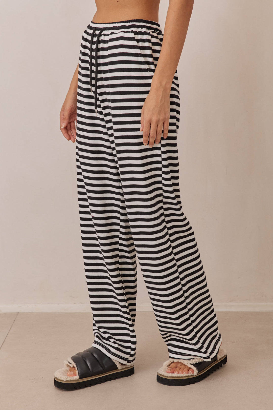 מכנסי לידיה סטרייפס גזרה ישרה | שחור/לבן