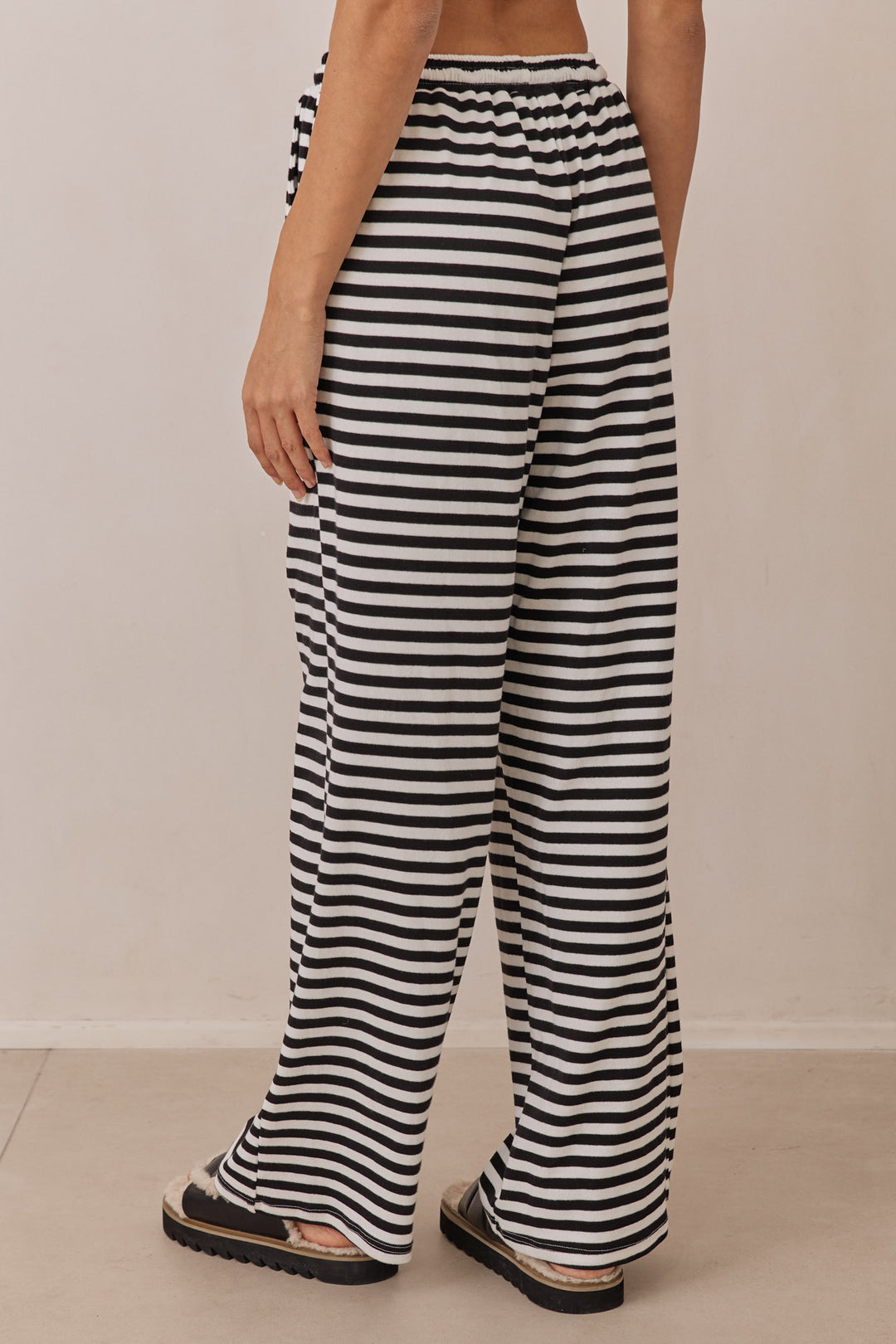 מכנסי לידיה סטרייפס גזרה ישרה | שחור/לבן