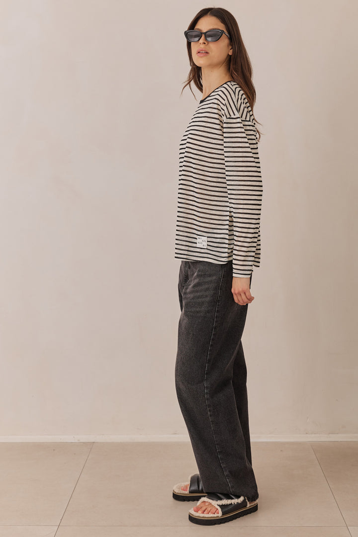 חולצת טומי סטרייפס בשילוב פאטץ' | לבן/שחור