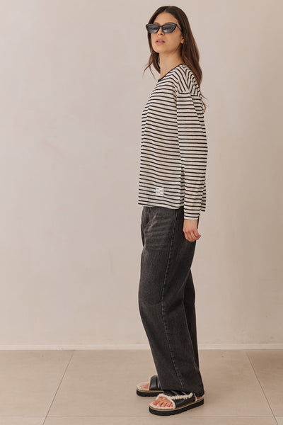 חולצת טומי סטרייפס בשילוב פאטץ' | לבן/שחור