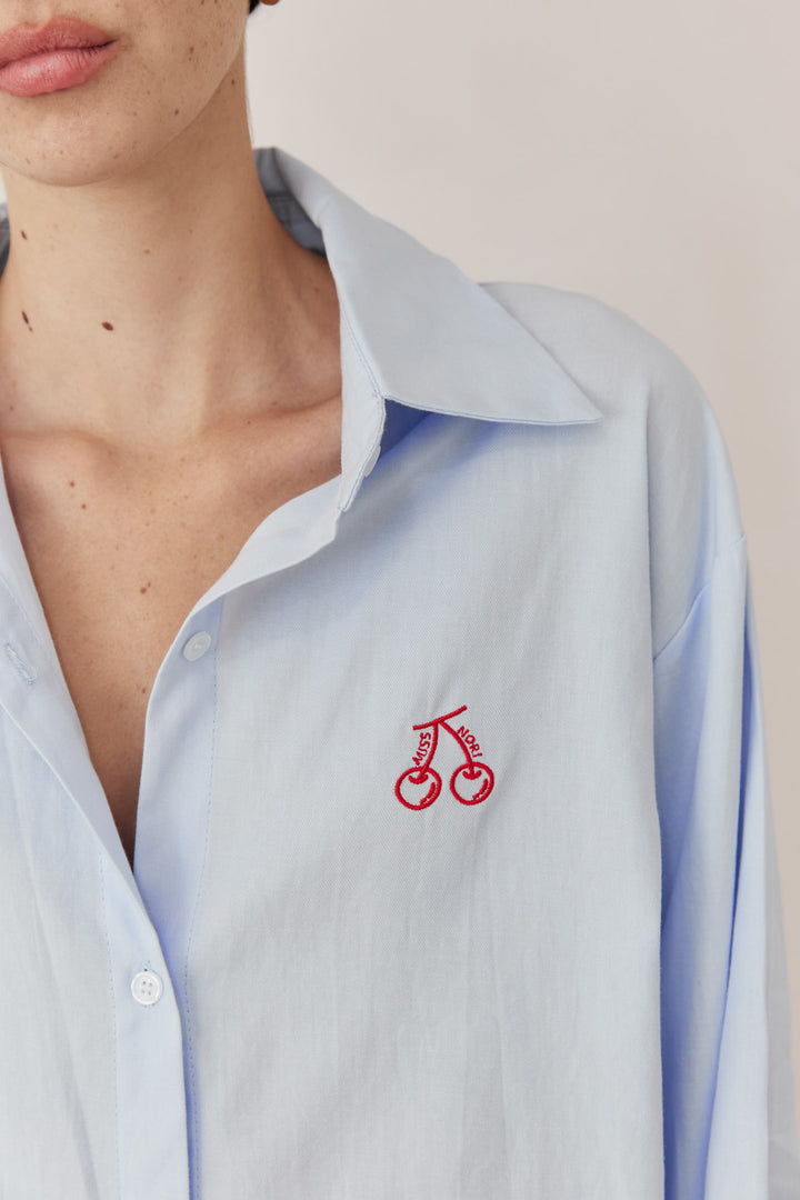 מכופתרת קווין בשילוב רקמה | כחול בהיר