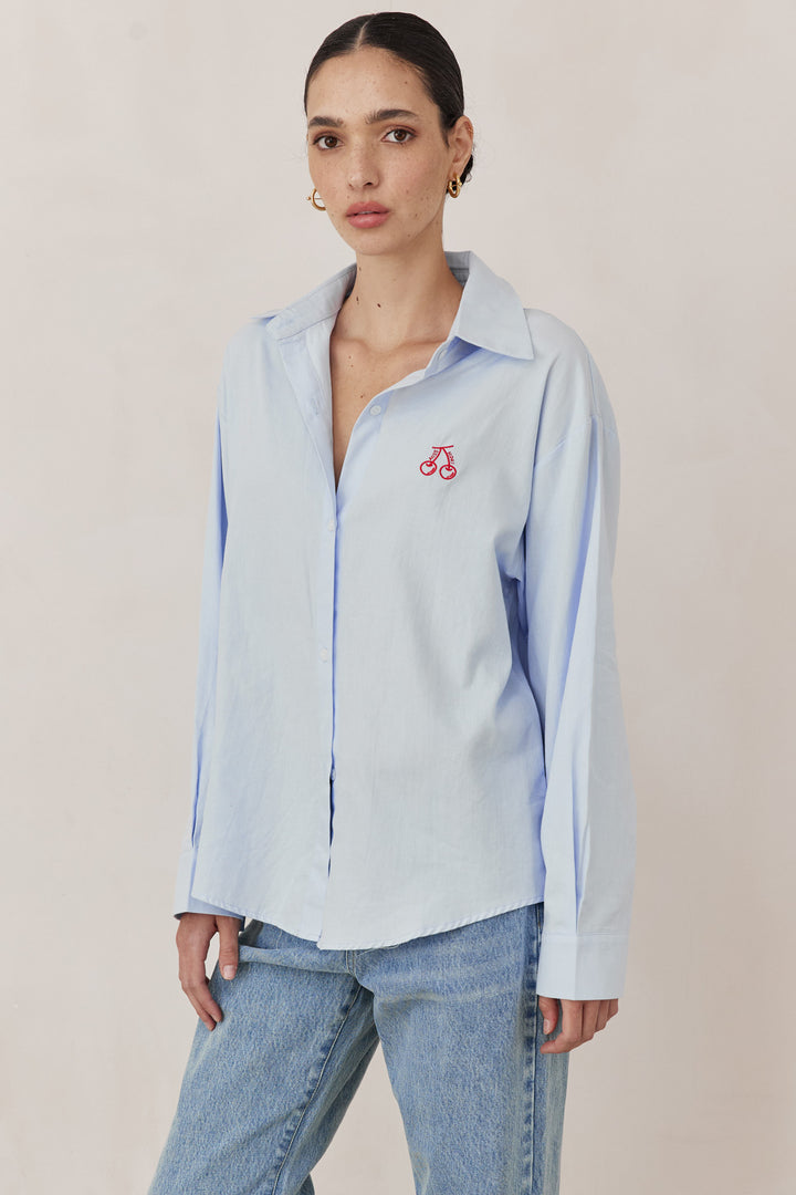 מכופתרת קווין בשילוב רקמה | כחול בהיר