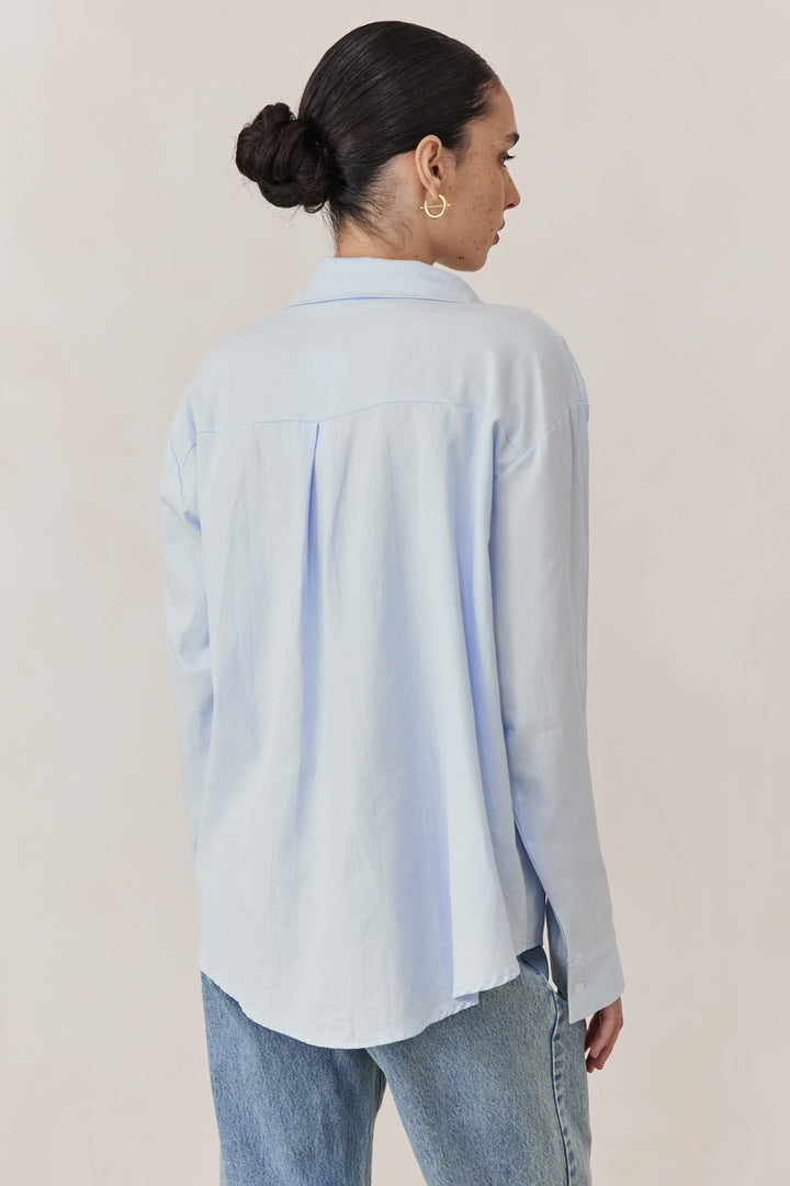 מכופתרת קווין בשילוב רקמה | כחול בהיר