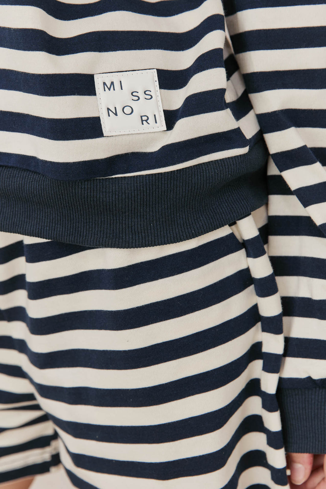 חליפת טייני סטרייפס שרוול ארוך בשילוב פאטץ׳ לוגו | כחול/לבן