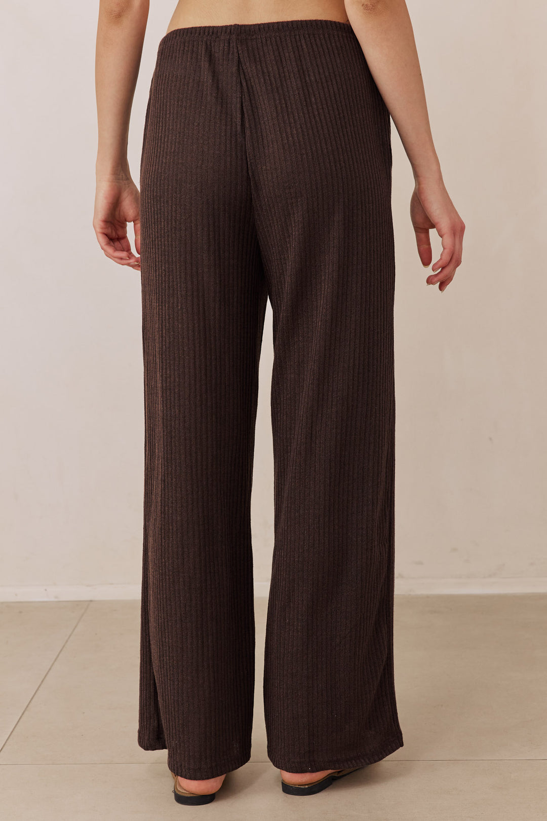 מכנסי סריג לייסי בשילוב קשירה | חום כהה