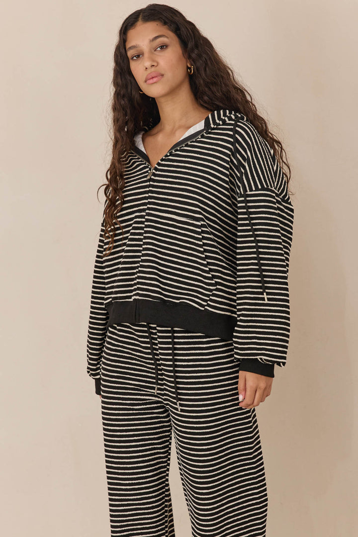 סוויטשירט קייט סטרייפס בשילוב קפוצ'ון | שחור/קרם