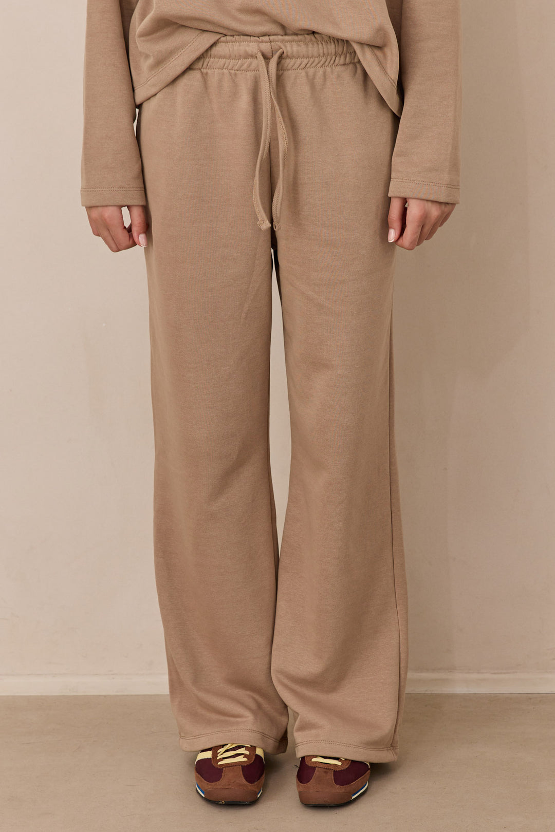 מכנסי MON CHERI בד פרנץ' טרי | מוקה