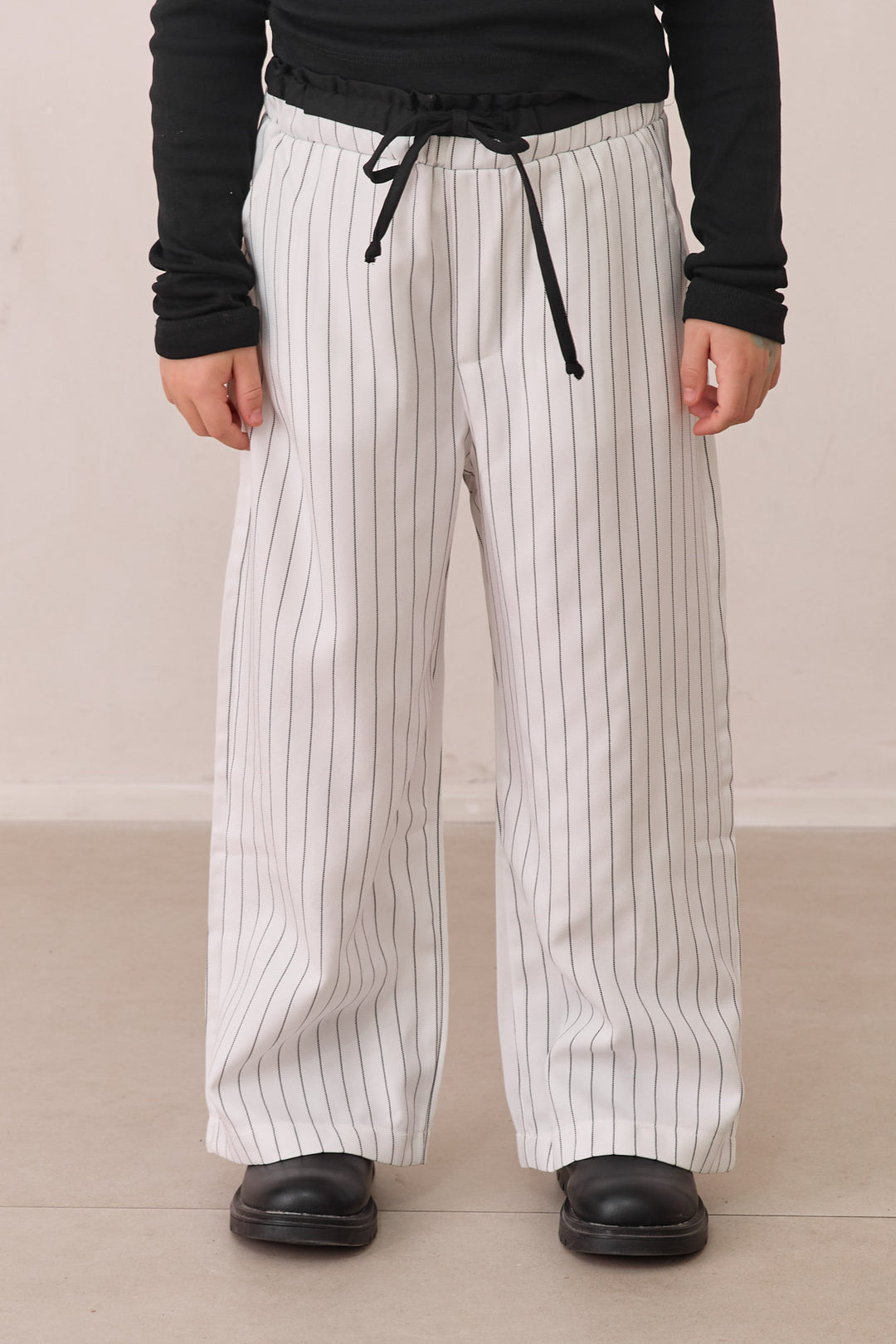 מכנסיים בהדפס פסים בשילוב חגורת מותן מובלטת | לבן/שחור