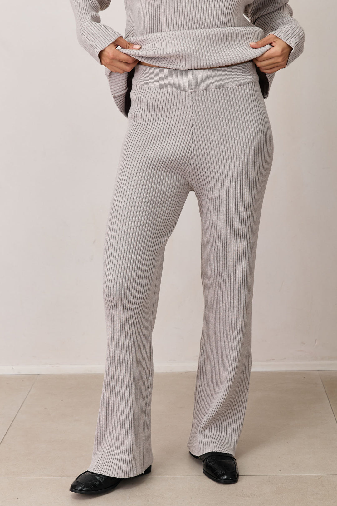 מכנסי סריג מורין בשילוב שסע | אפור בהיר