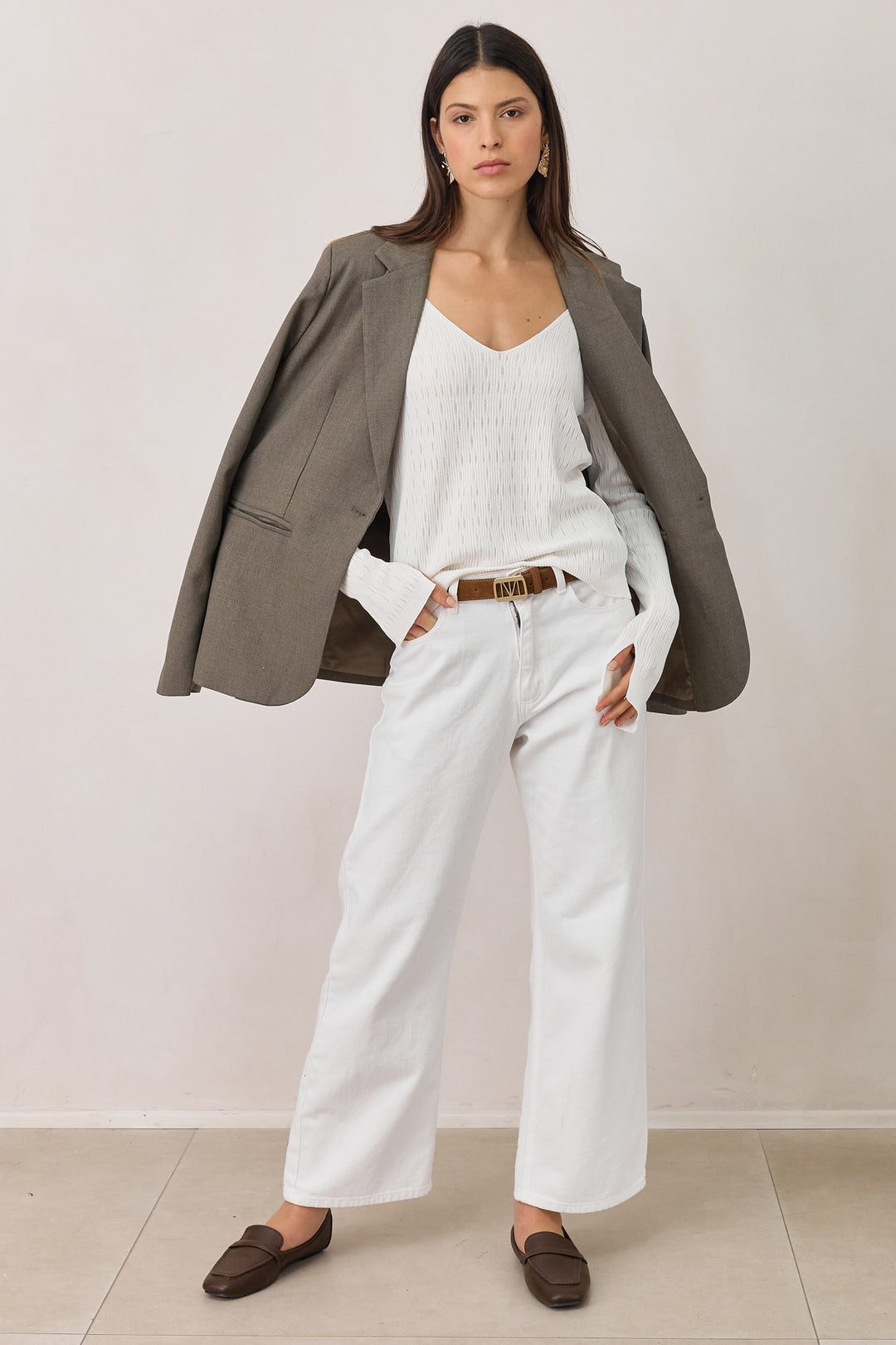 חולצת ניל עם טקסטורה ושסע בשרוול | לבן