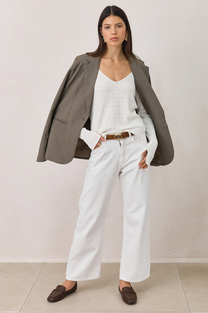חולצת ניל עם טקסטורה ושסע בשרוול | לבן