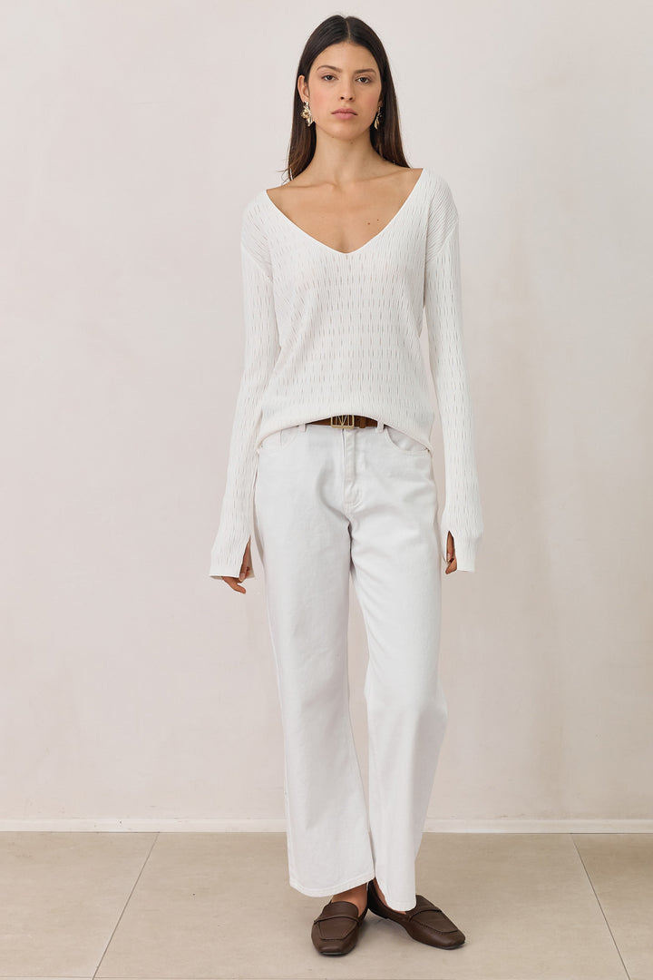חולצת ניל עם טקסטורה ושסע בשרוול | לבן