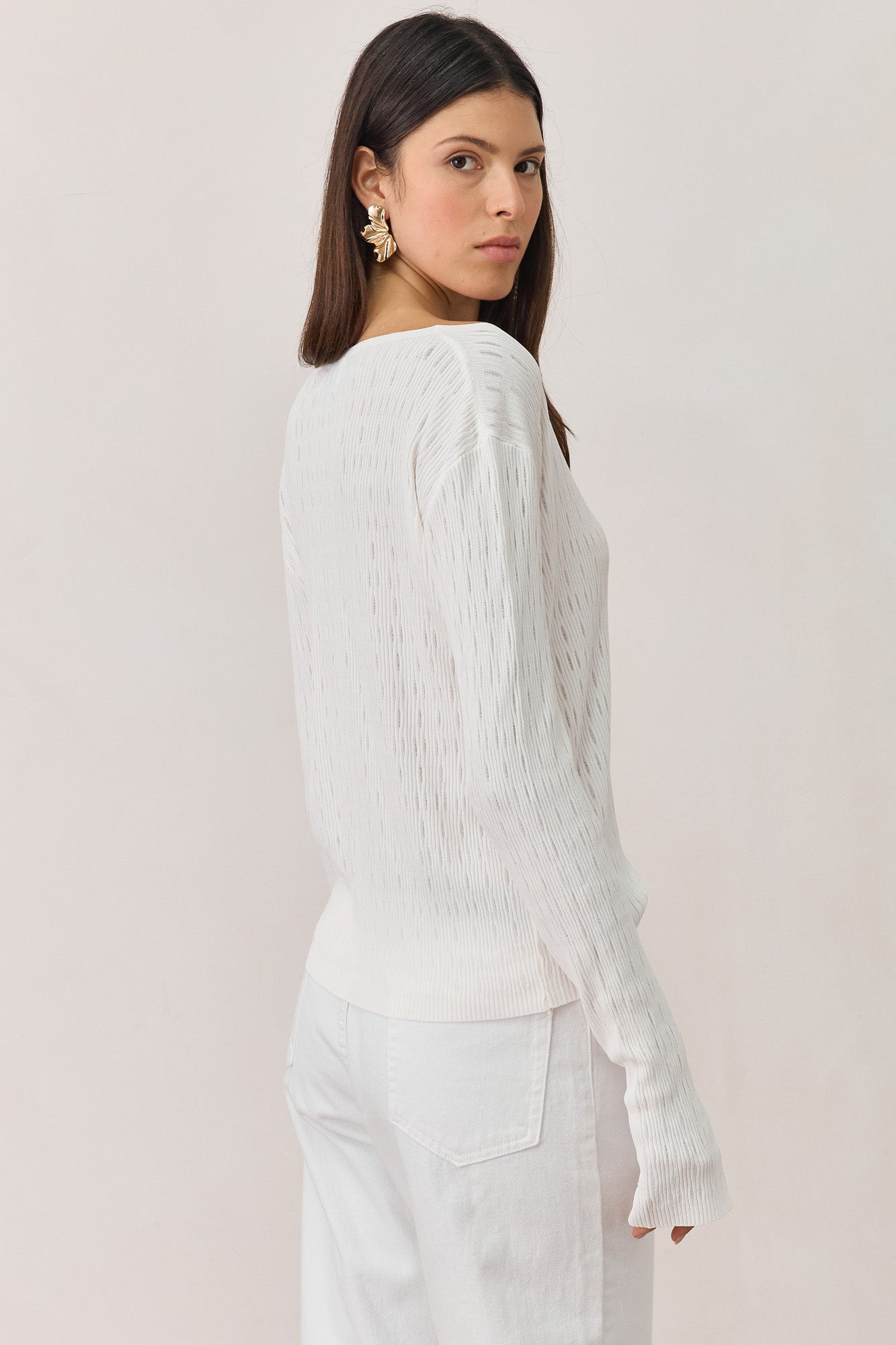 חולצת ניל עם טקסטורה ושסע בשרוול | לבן