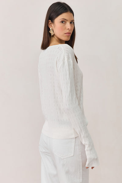 חולצת ניל עם טקסטורה ושסע בשרוול | לבן
