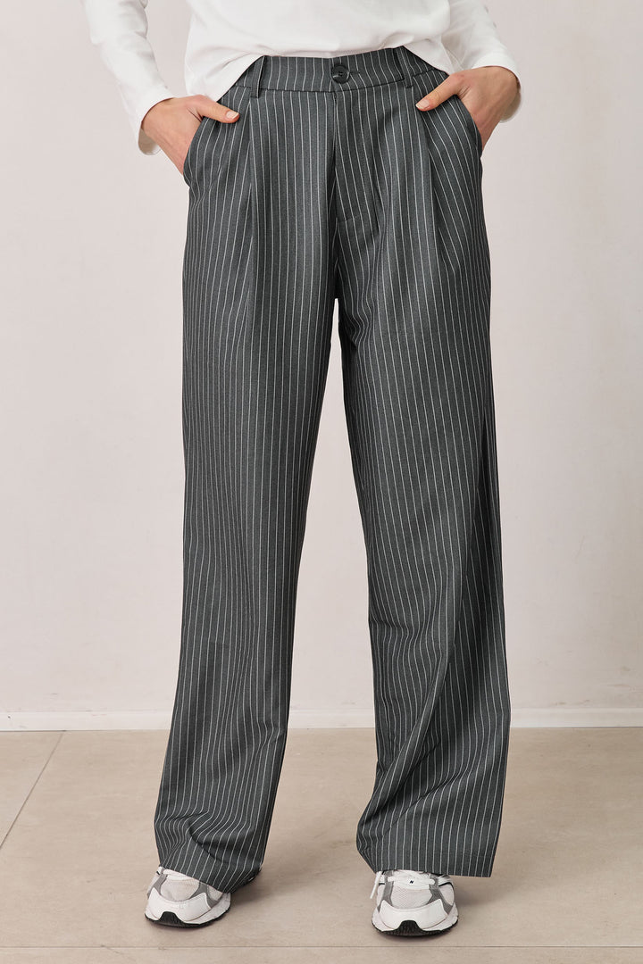 מכנסיים מחויטים מייקי גזרה ישרה | אפור