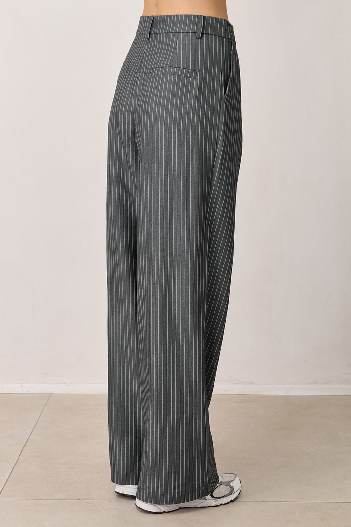 מכנסיים מחויטים מייקי גזרה ישרה | אפור