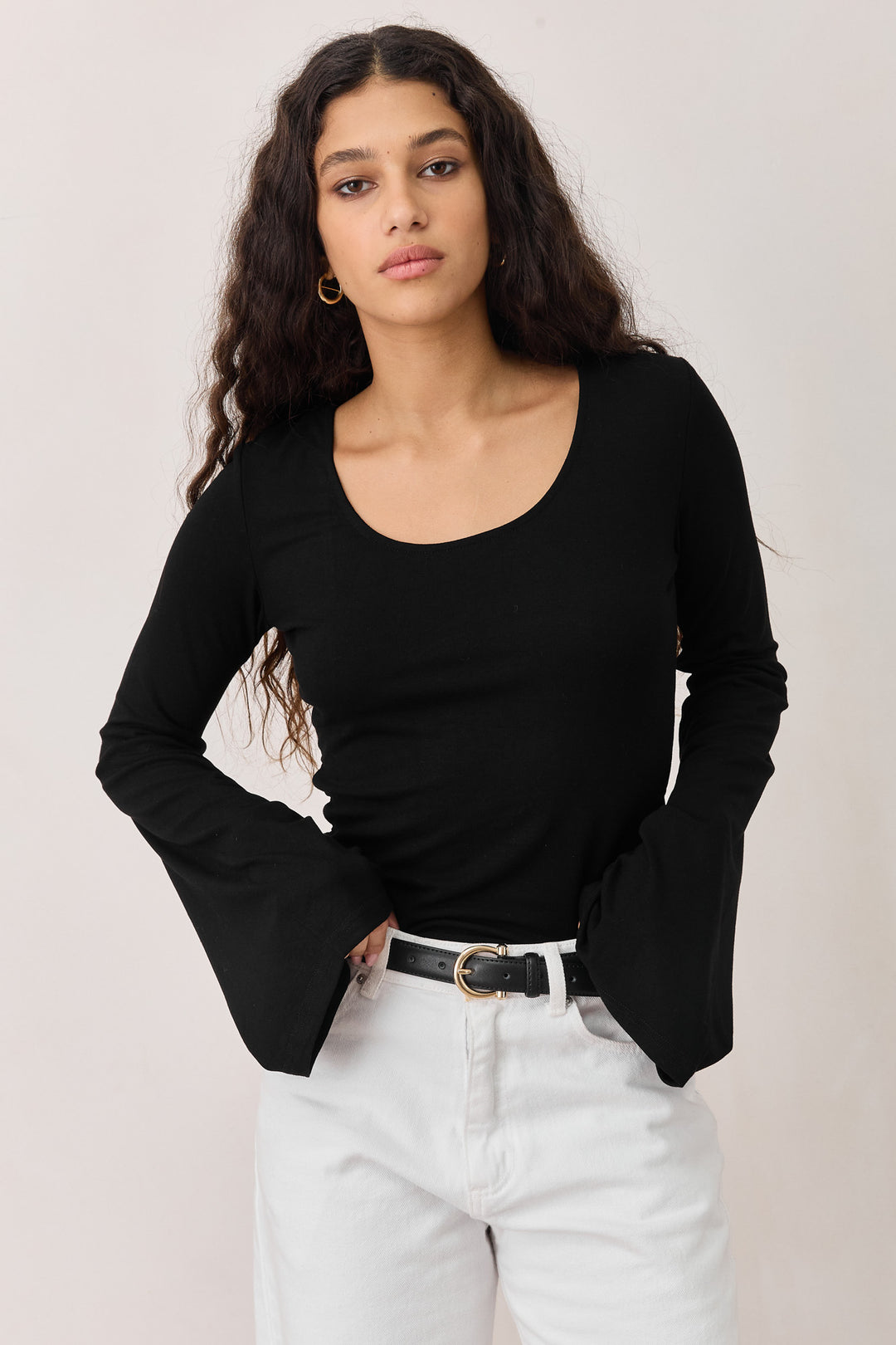 חולצת ג'וליאן מחשוף גב | שחור