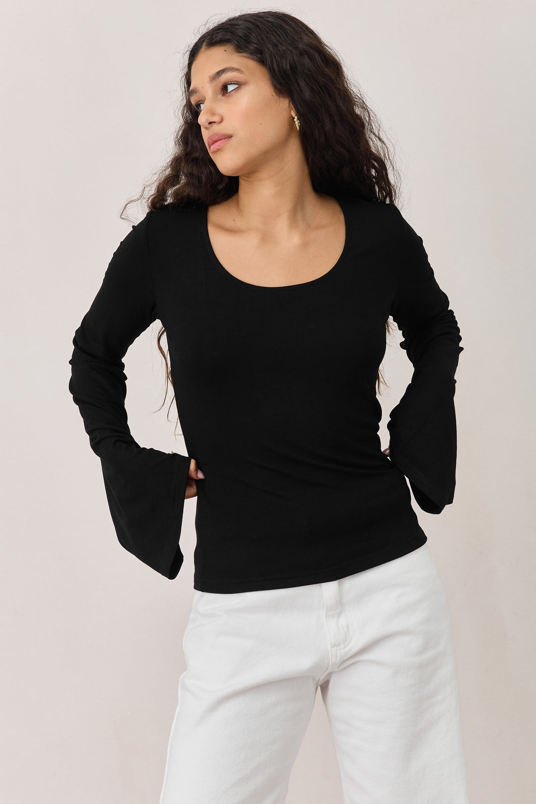 חולצת ג'וליאן מחשוף גב | שחור
