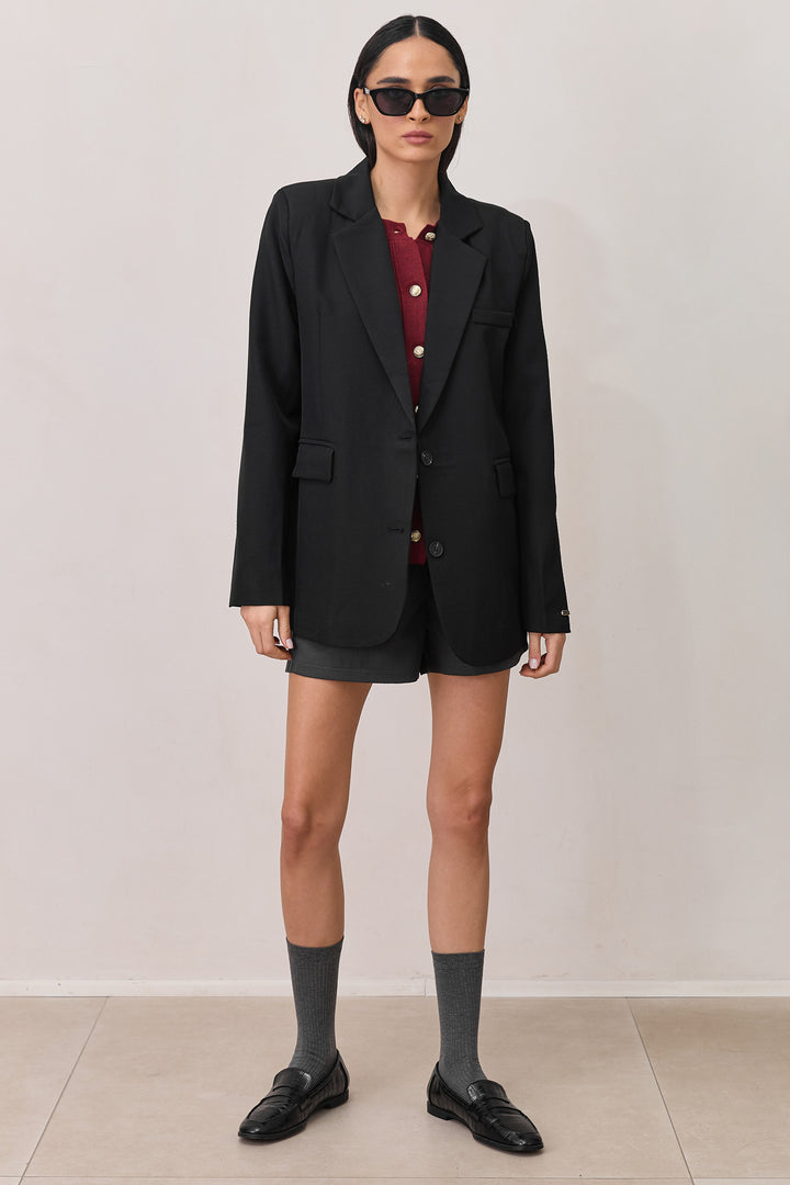 בלייזר מחויט קונור בשילוב לייבל מתכת | שחור