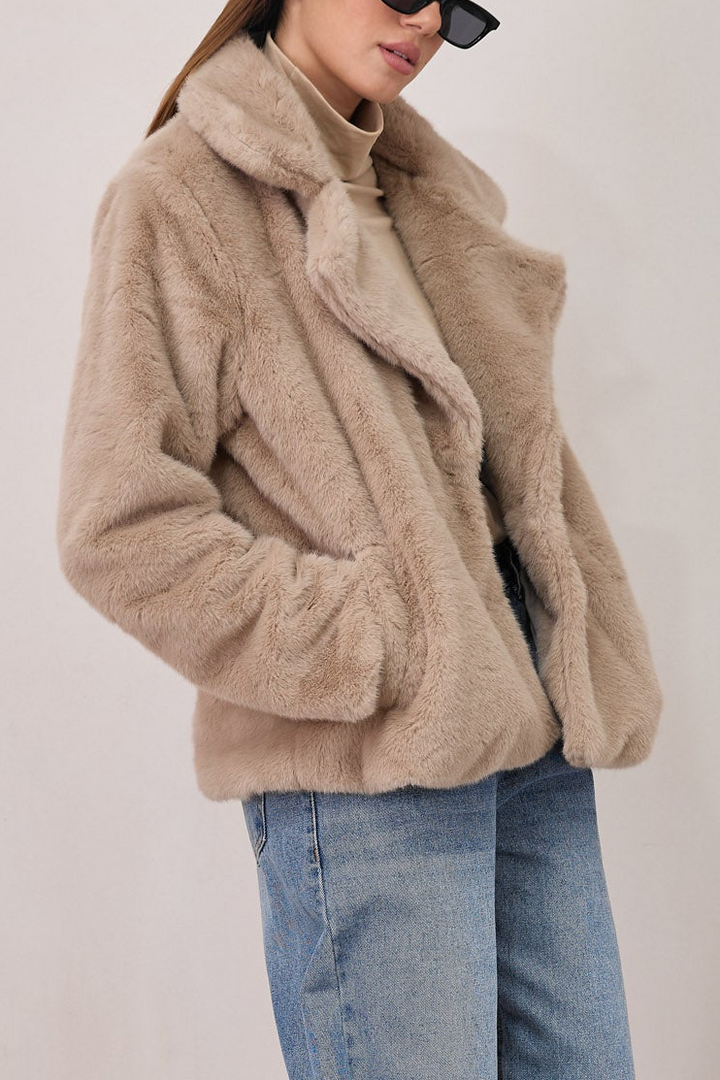 מעיל פרווה שריז | בז'