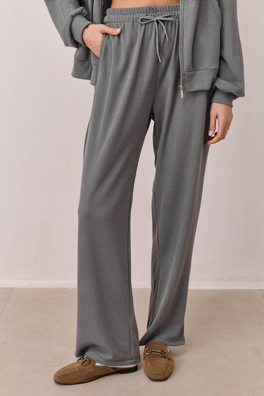 מכנסי וופל אנג'ליקה גזרה ישרה | אפור