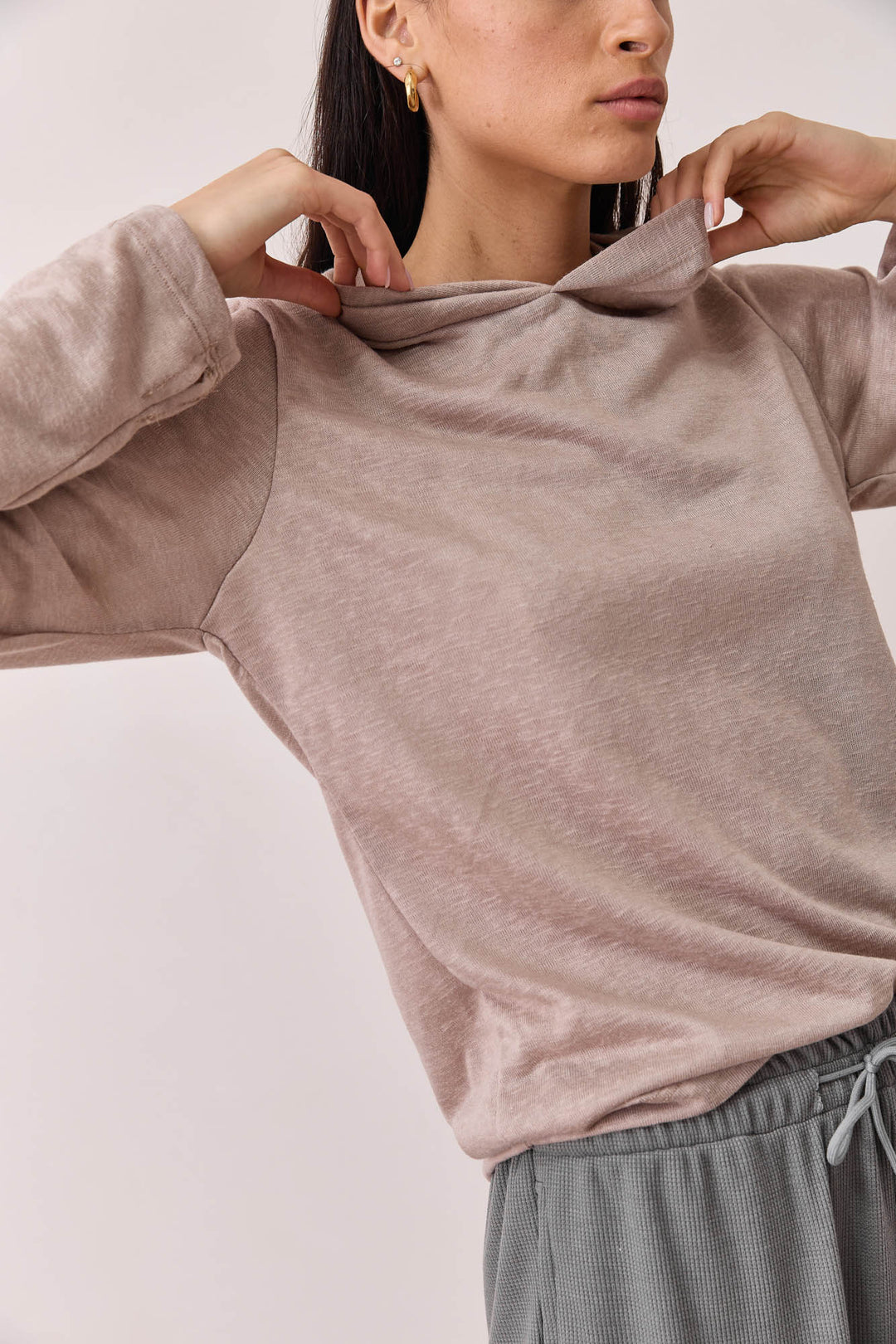 חולצת קפוצ'ון הנרי שקפקפה שרוולי כפפה | מוקה