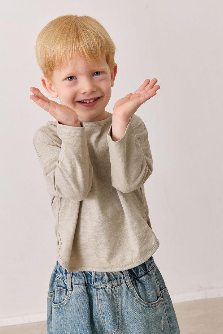 טי שירט שרוול ארוך בסיומת מעוגלת | בז'