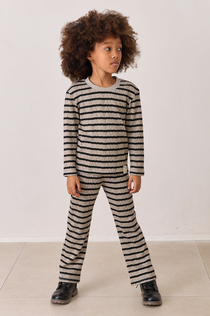 חליפת פסים טי שירט ומכנסיים | חום/שחור