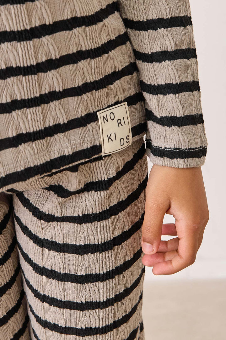 חליפת פסים טי שירט ומכנסיים | חום/שחור