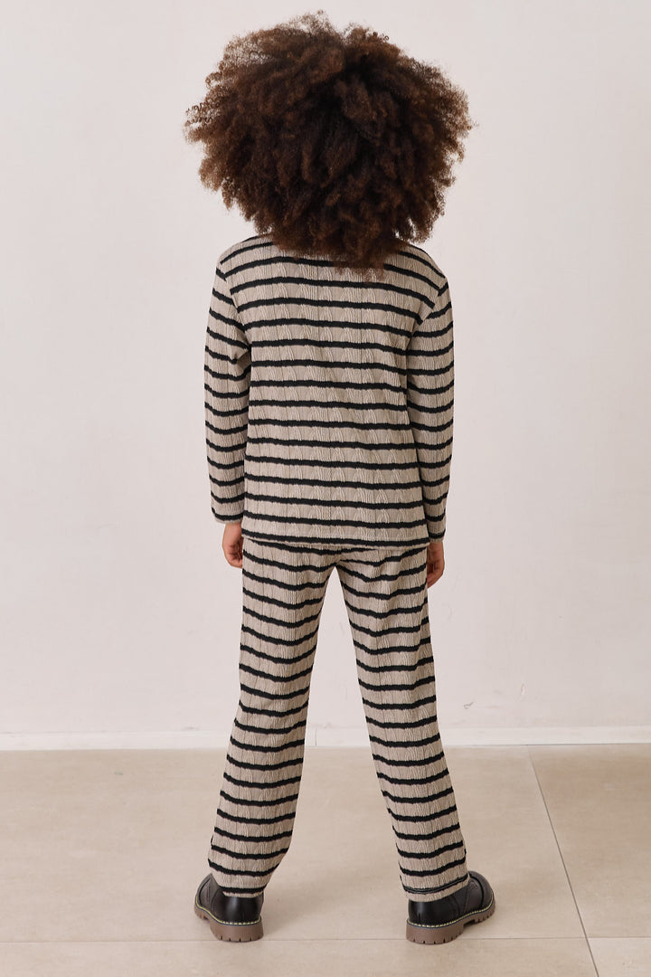 חליפת פסים טי שירט ומכנסיים | חום/שחור
