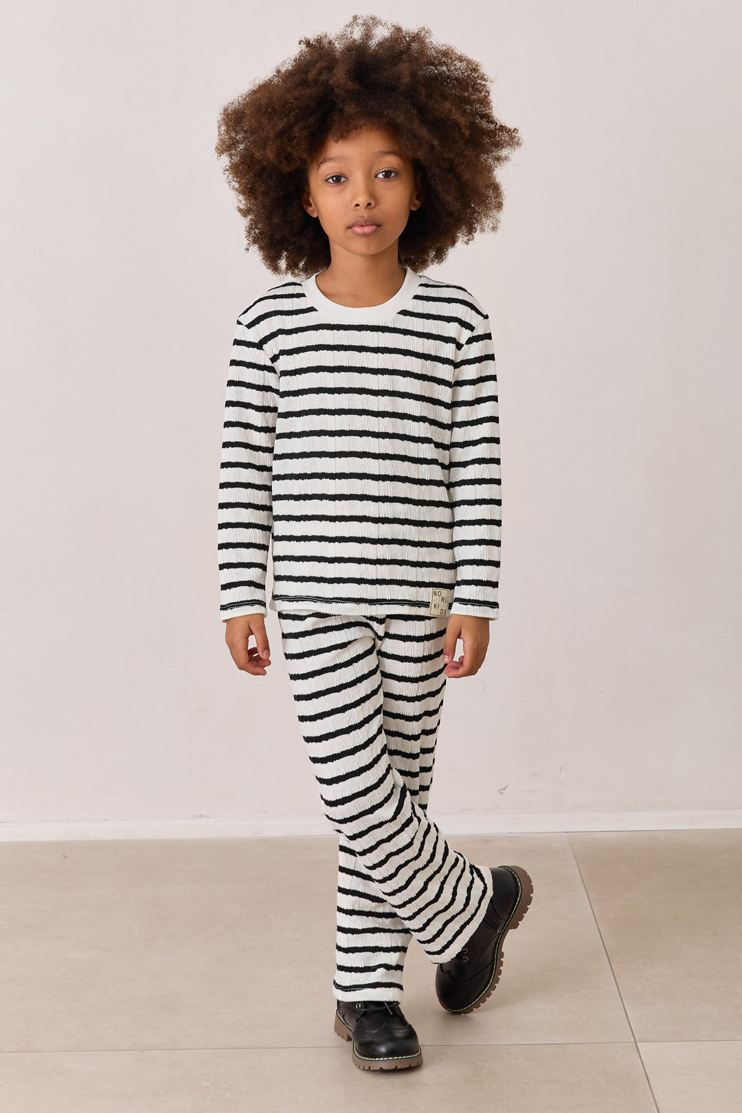 חליפת פסים טי שירט ומכנסיים | לבן/שחור