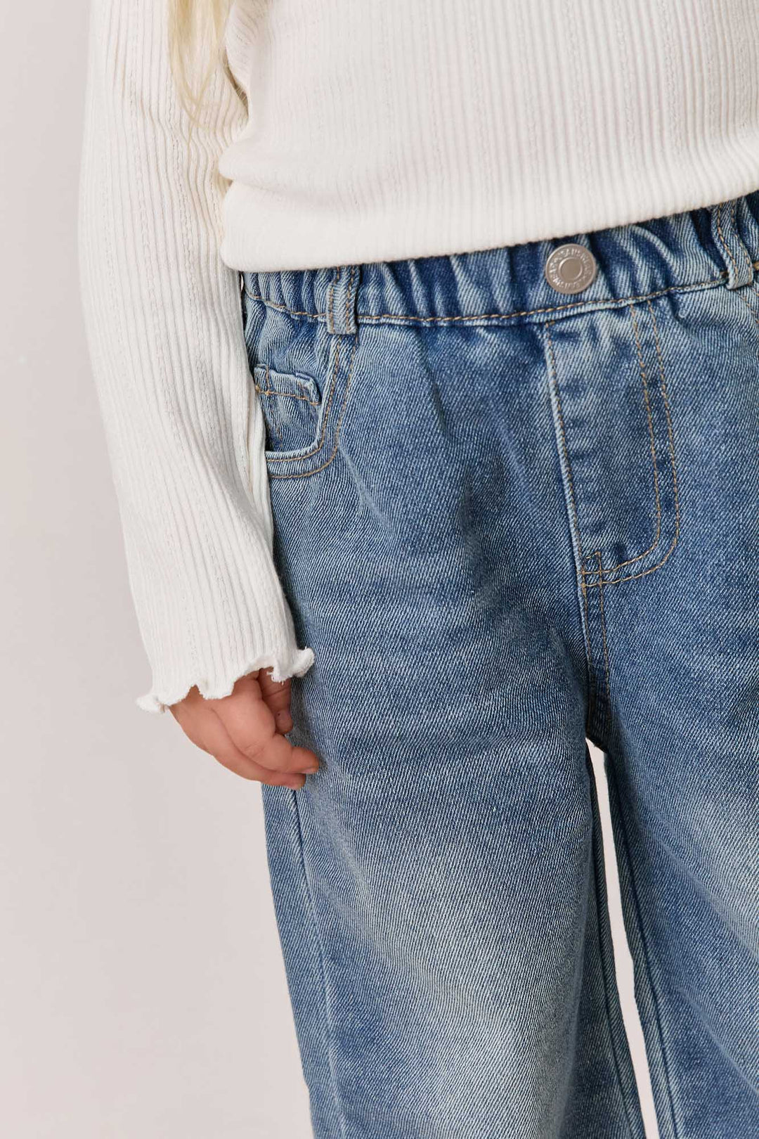 מכנסי דנים גומי במותן וסיומת מכפלת פרומה | ג'ינס