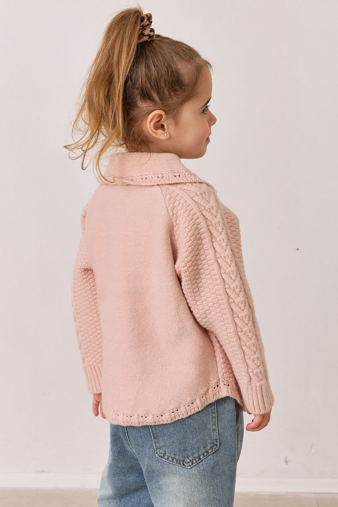 ג'קט סריג בשילוב עיטורים ופונפונים | ורוד