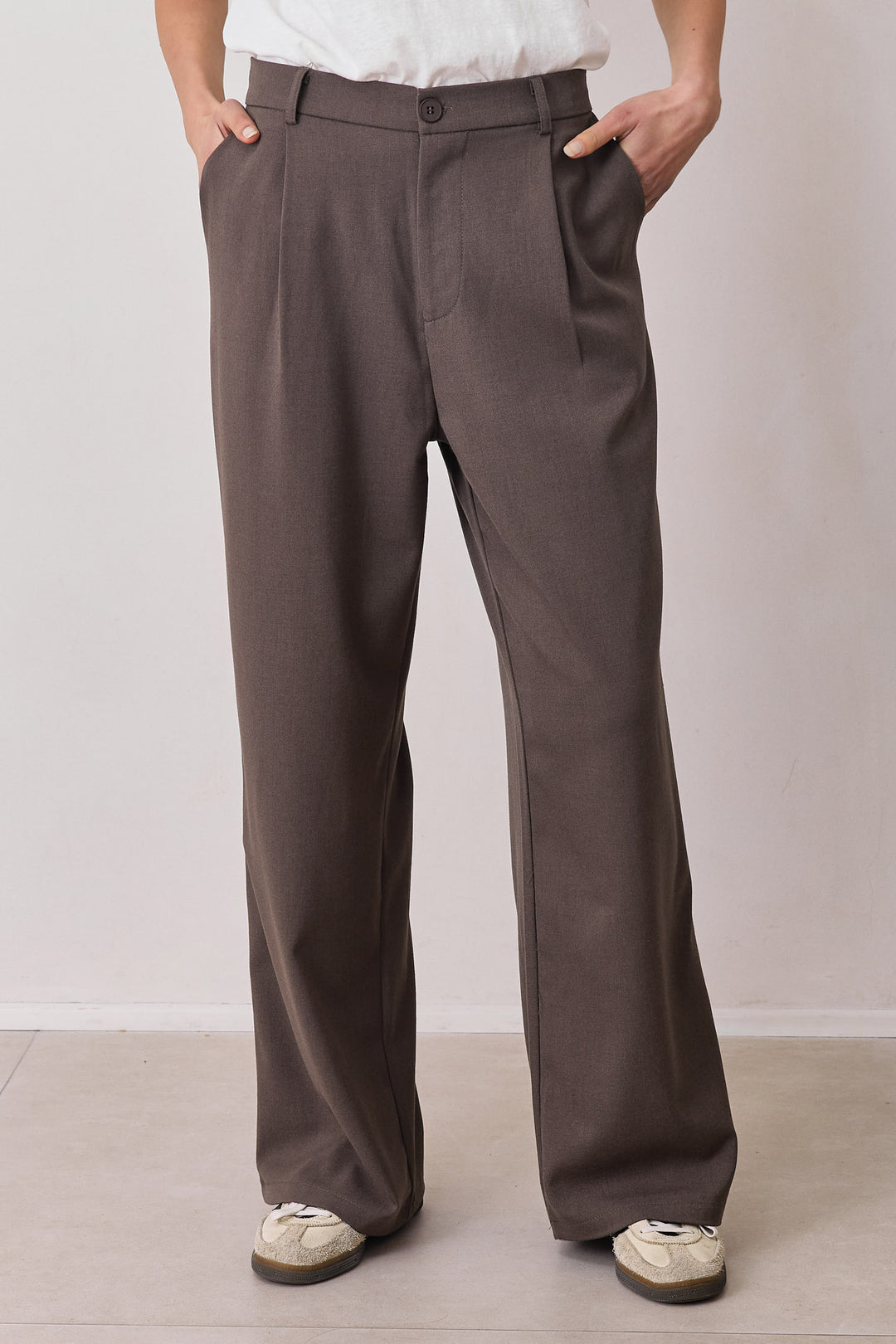 מכנסיים מחויטים אנאיס גזרה ישרה | חום כהה