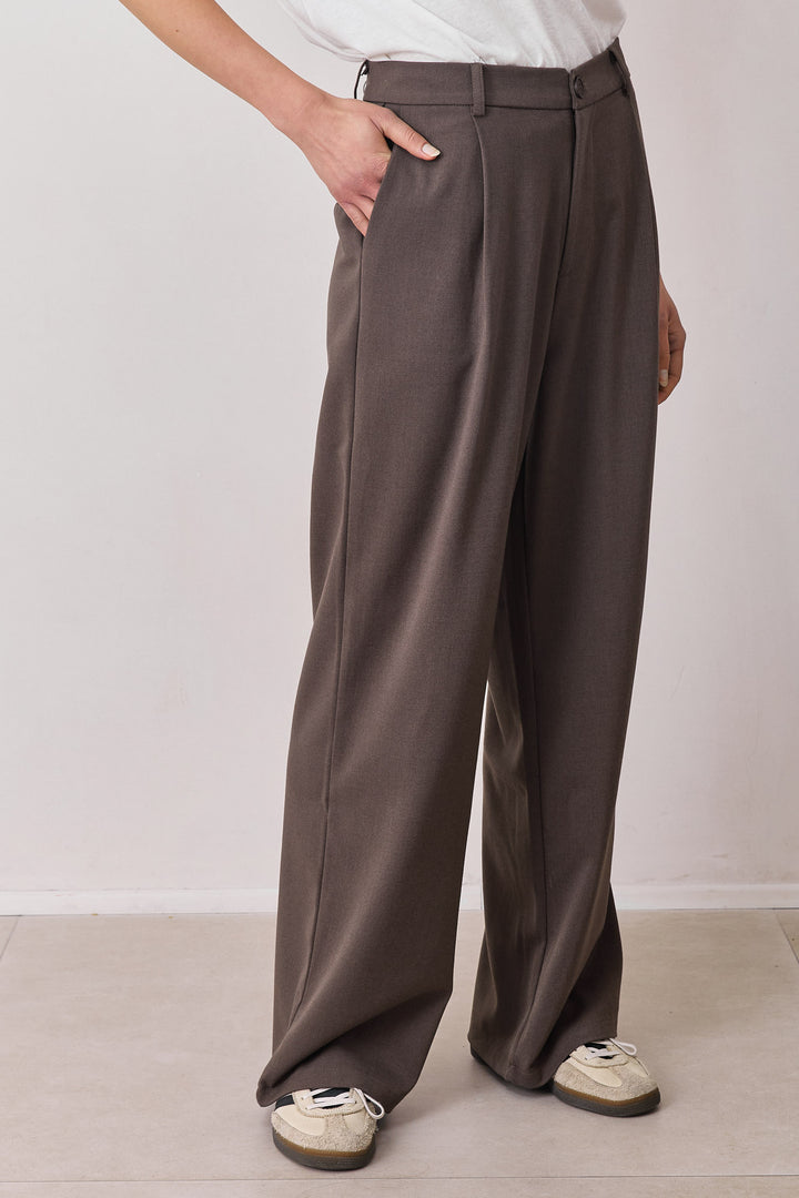 מכנסיים מחויטים אנאיס גזרה ישרה | חום כהה