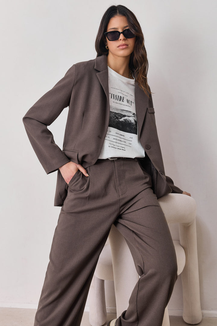 מכנסיים מחויטים אנאיס גזרה ישרה | חום כהה