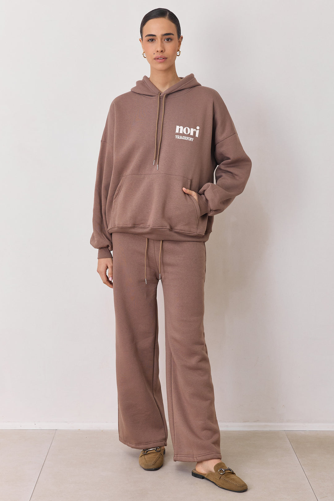 מכנסי פוטר סאם גזרה רחבה | חום