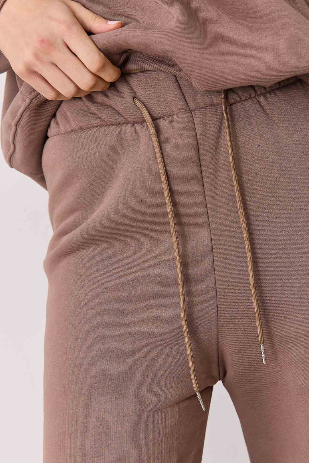 מכנסי פוטר סאם גזרה רחבה | חום