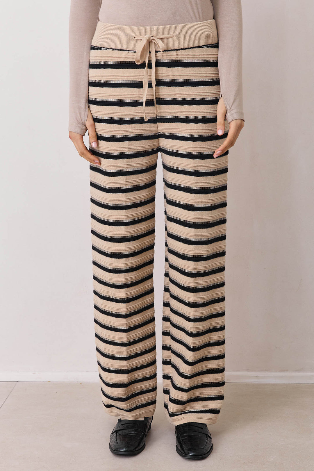 מכנסי סריג לואי סטרייפס | בז'/שחור