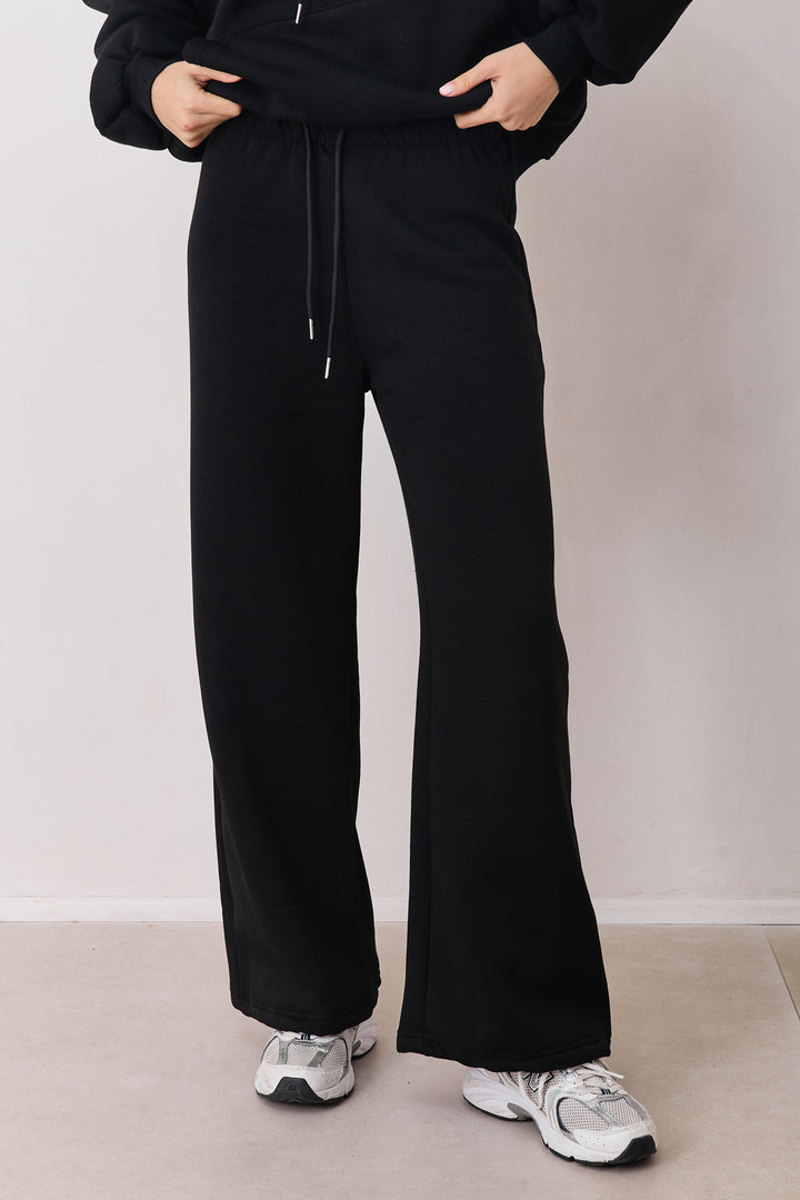 מכנסי פוטר סאם גזרה רחבה | שחור