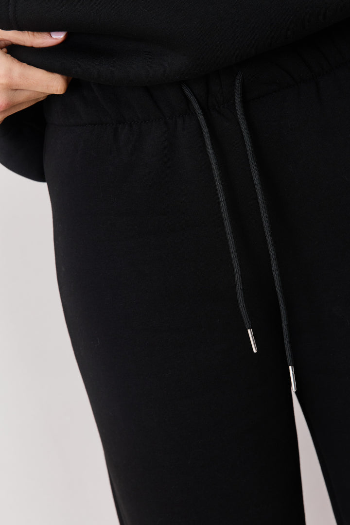 מכנסי פוטר סאם גזרה רחבה | שחור