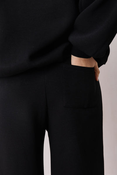 מכנסי פוטר סאם גזרה רחבה | שחור