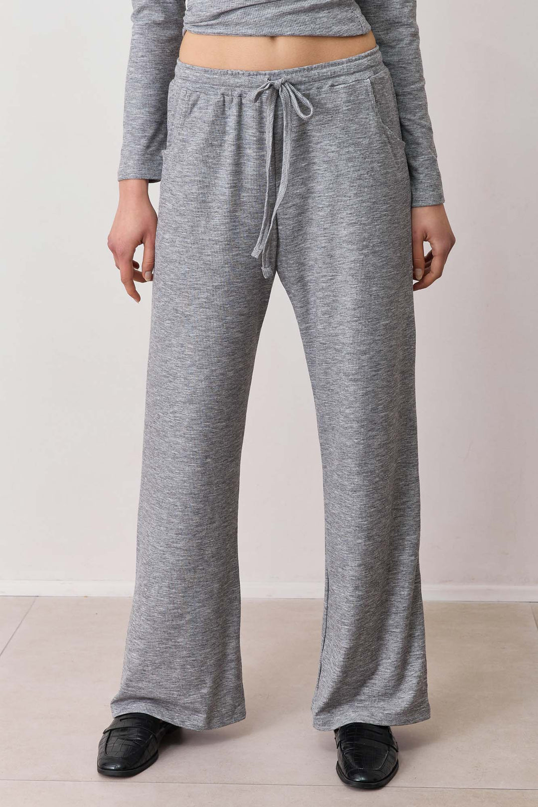 מכנסי ריב מייקי גזרה ישרה | אפור